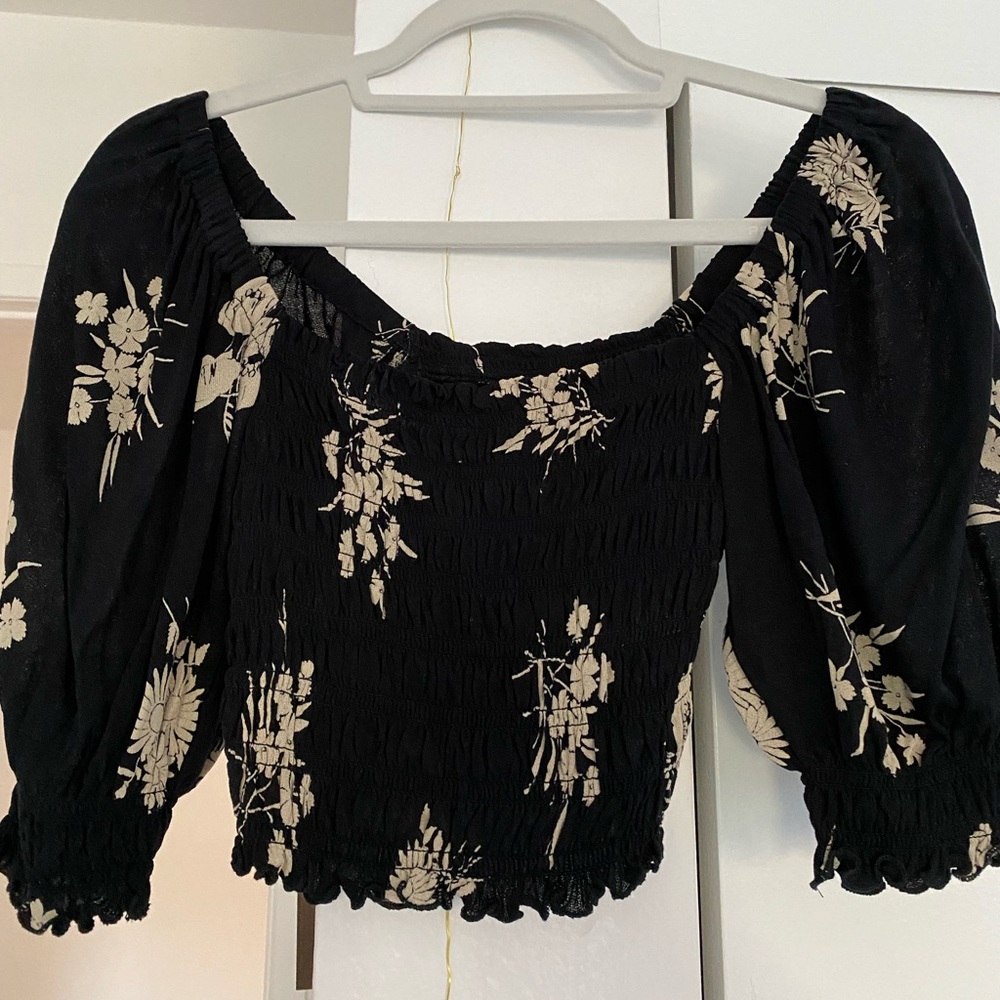 Half sleeve crop top with square neck